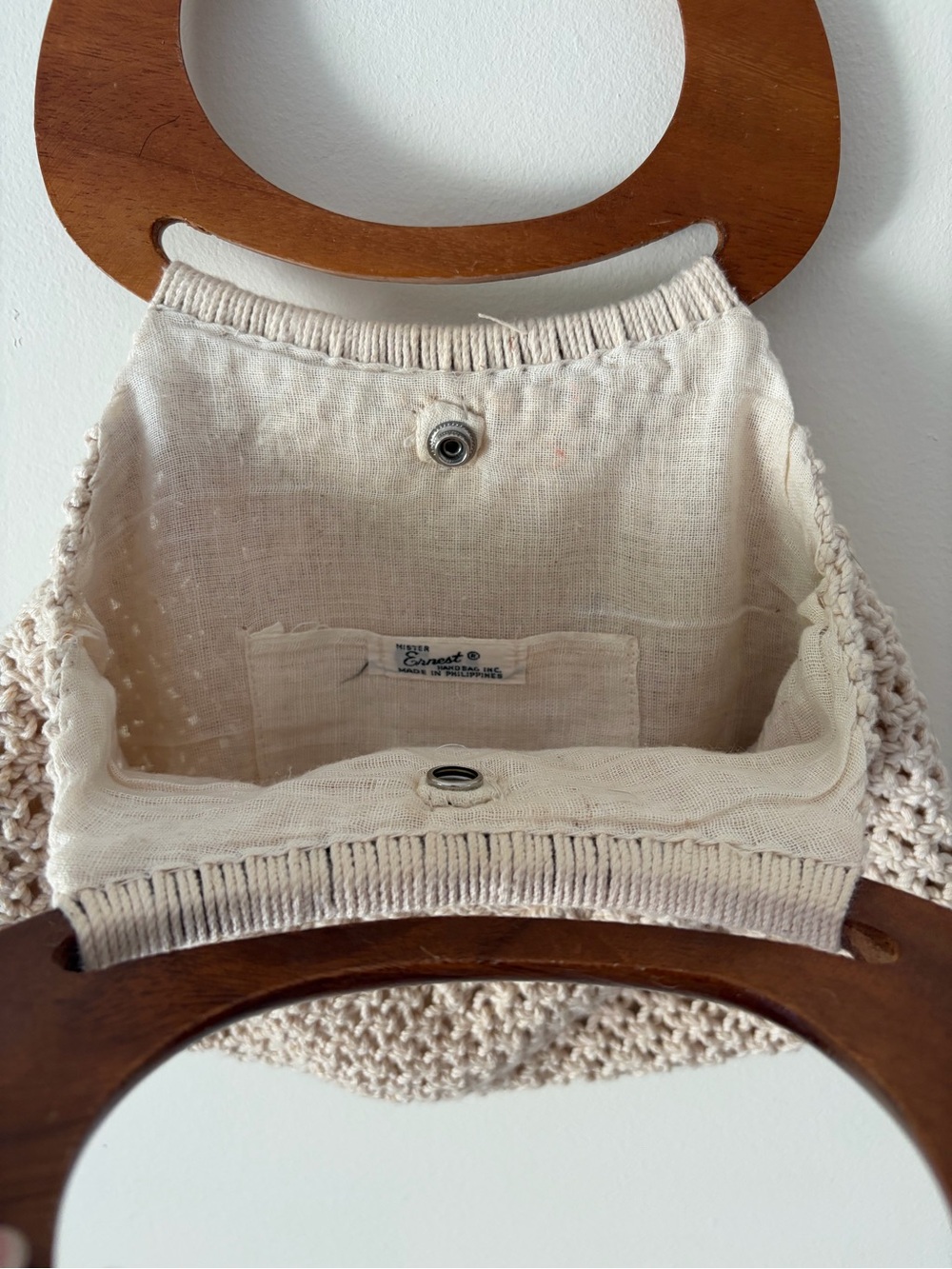 Vintage 70s Cream Macramé Bag with Wooden Handles - Picture 3 of 3